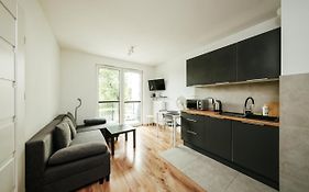 Wygodny apartament niedaleko centrum by Krakow Home